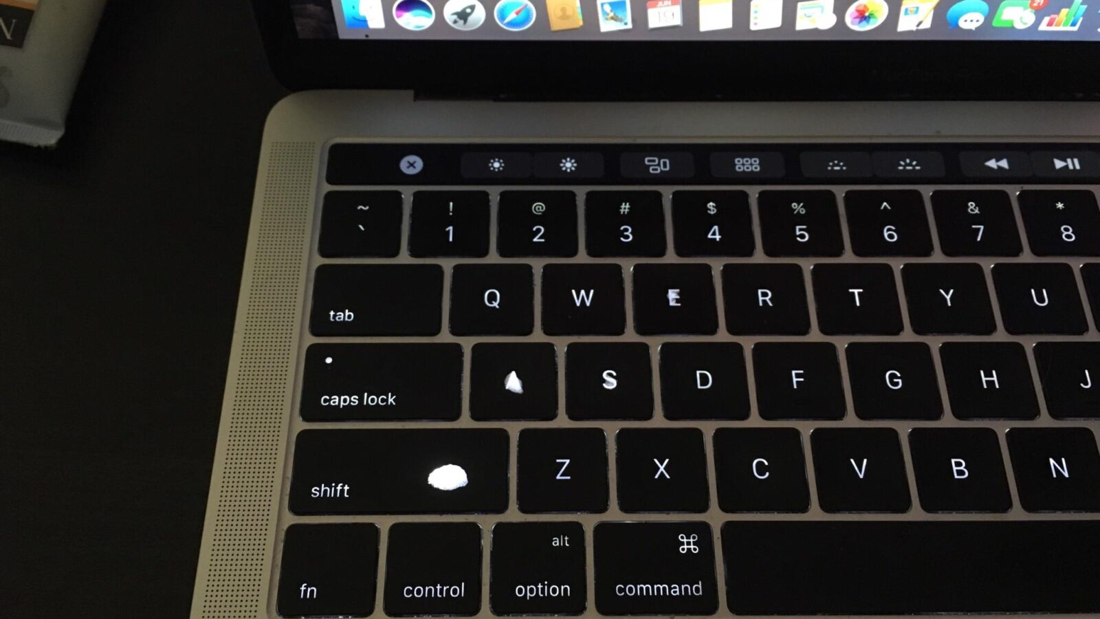 Repairing a Worn-Out Macbook Keyboard